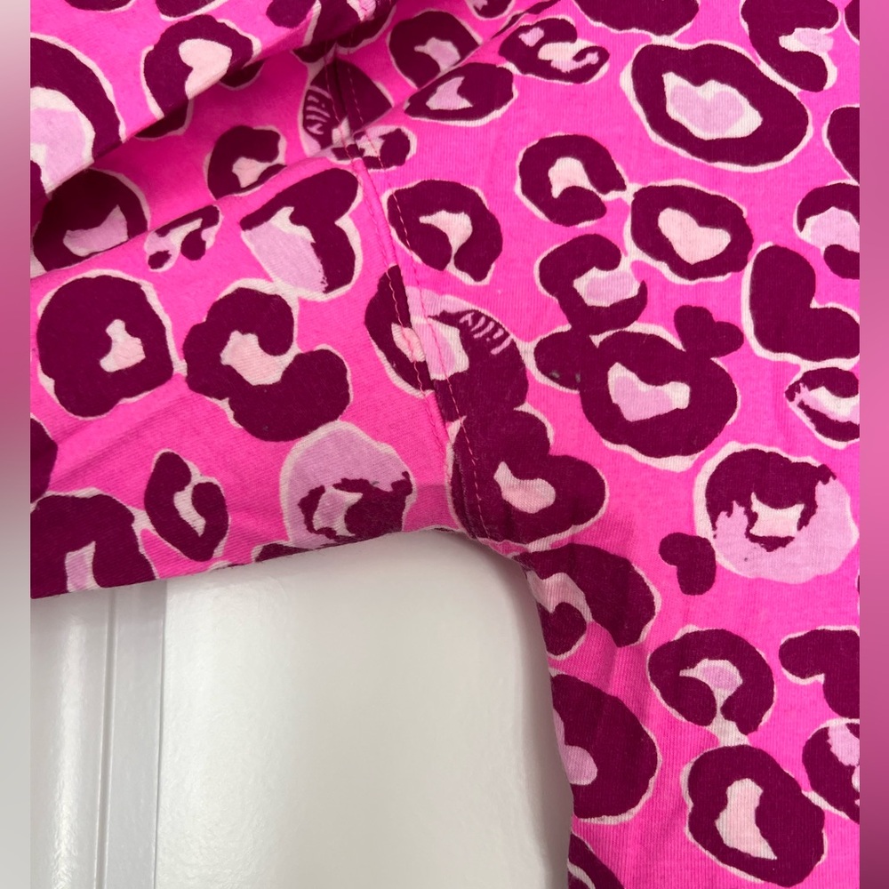 Lilly Pulitzer Finn top size M pink don’t be a cheetah - Picture 2 of 4